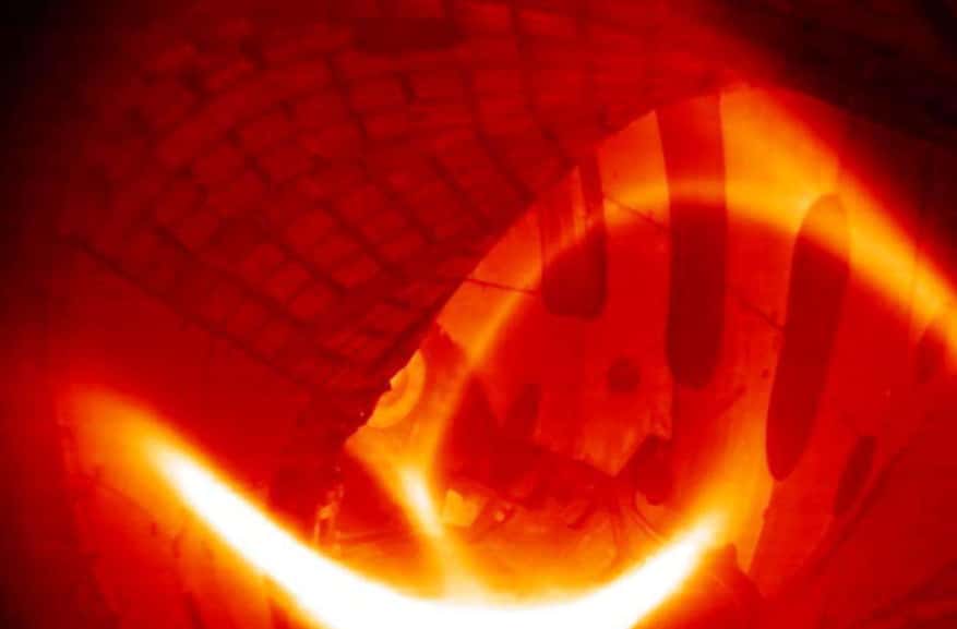 L’image, en fausses couleurs, montre le plasma chauffé à presque 80 millions de kelvins obtenu le 3 février 2016 dans le stellarator Wendelstein 7-X. © <em>Max-Planck-Institut für Plasmaphysik</em>, IPP
