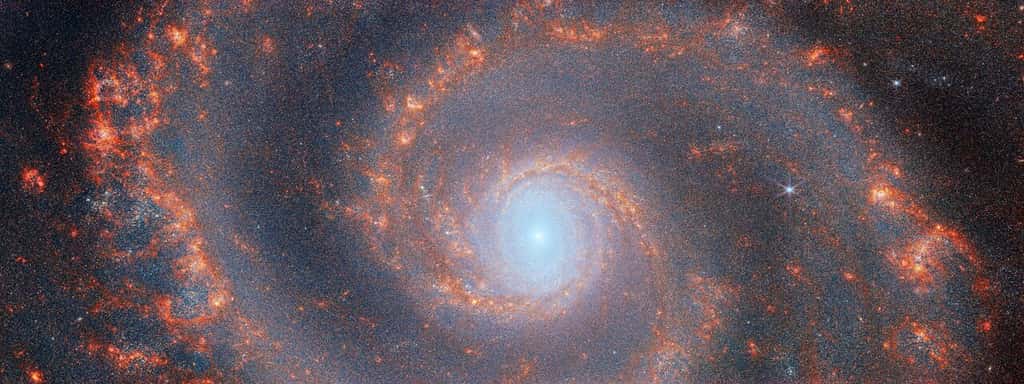 M51 paraît ici légèrement moins dense, photographiée par l'instrument NIRcam. © Nasa, ESA