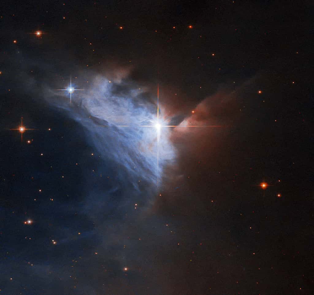 L'étoile V565 éclairant le nuage de gaz et de poussière cosmique de la nébuleuse NGC 2313. © ESA