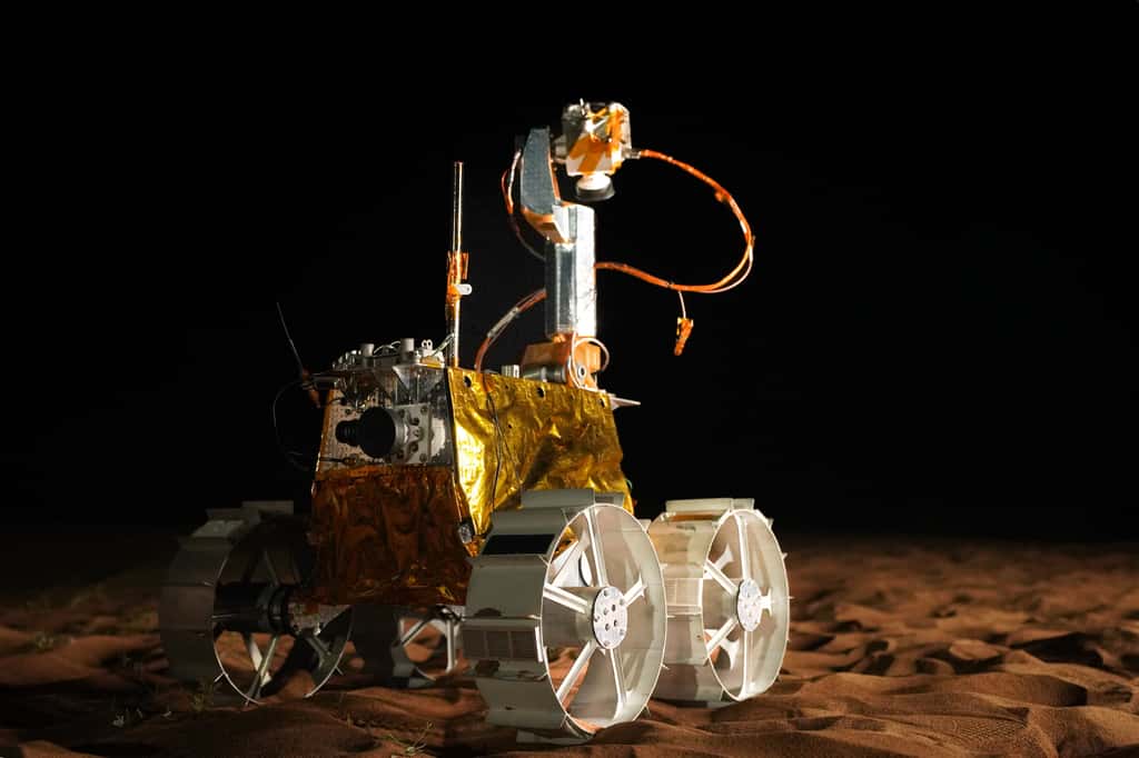 Prototype du rover Rashid en test. © MBRSC