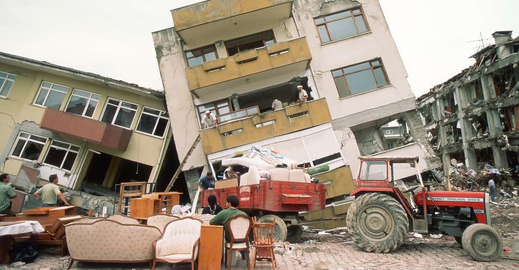 La faille nord-anatolienne est responsable du tremblement de terre destructeur dans la région d’Izmit, en Turquie, le 17 août 1999. Environ 17.000 personnes perdirent la vie dans ce séisme, de magnitude 7,6, qui dura 37 secondes. © Sadik Gulec, Shutterstock