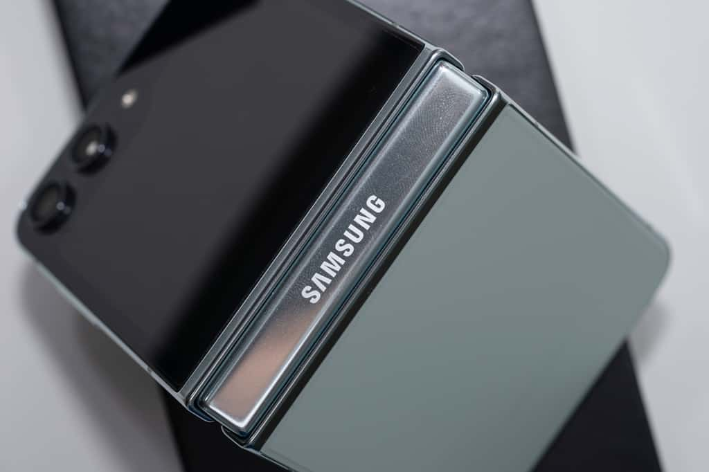 Cdiscount : le smartphone pliable Samsung Galaxy Z Flip 5 est à prix cassé © momolelouch, Adobe Stock