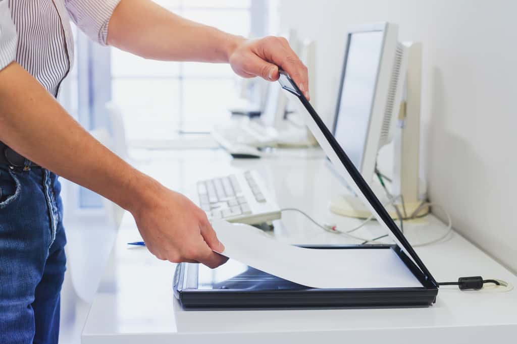 Scanner un document avec une imprimante est une procédure simple. © anyaberkut, Adobe Stock