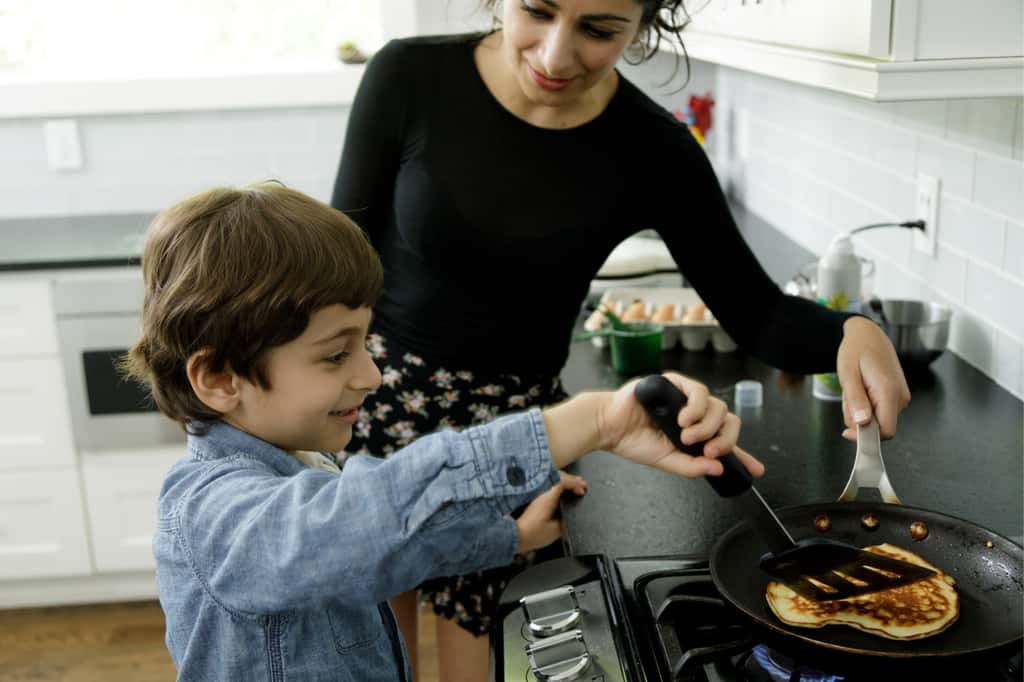 Découvrez le choix de 60 Millions de Consommateurs pour cuisiner avec la poêle la plus sûre. © patrickheagney, iStock