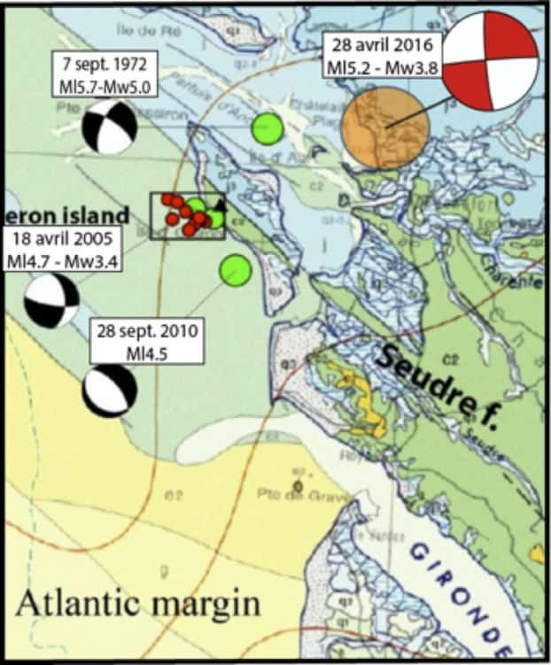 Le cercle orange indique la zone épicentrale du séisme du 28 avril 2016 à 8 h 46 heure locale (6 h 46 TU) prenant en compte l’incertitude liée aux différentes localisations par le LDG, le RENASS, et le CSEM. Son mécanisme au foyer est représenté en rouge (méthode FMNEAR, B. Delouis). Les précédents évènements sont mentionnés, d’après Mazabraud<em> et al.</em> (2013). © CNRS