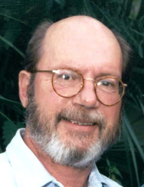 Frédéric Drach Tappert (1940-2002) était un physicien américain dont la contribution la plus célèbre concerne sans doute les solitons optiques utilisés dans la technologie de communication par fibre optique. Il a été membre de l'équipe technique des <em>Bell Labs</em> de 1967 à 1974, et c’est pendant cette période qu’il a collaboré avec Akira Hasegawa sur des questions de propagation des solitons optiques dans des fibres. © Andrewtappert, Wikipédia, cc by sa 3.0