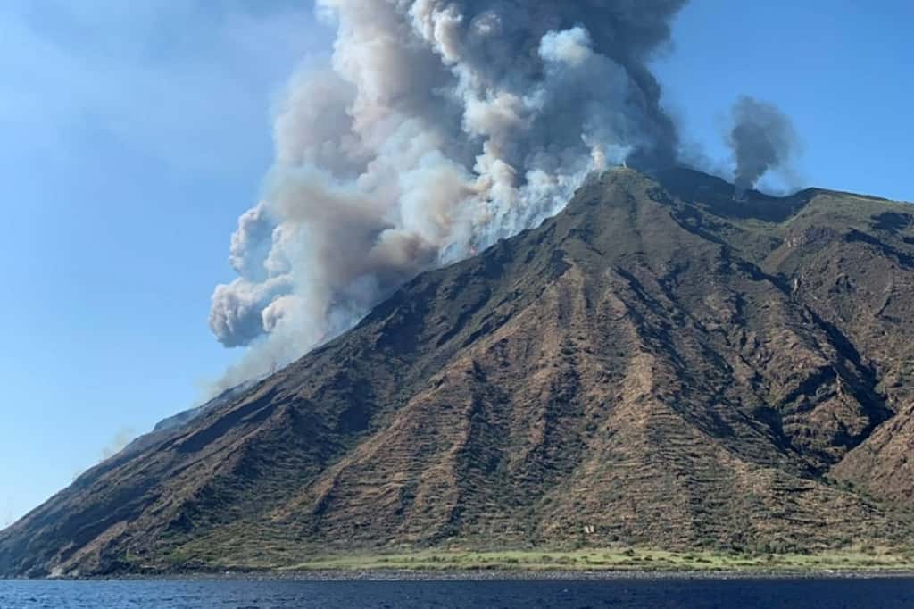 Éruption du&nbsp;3 juillet 2019 à Stromboli. © Mario Calabresi, Twitter account of @mariocalabresi/AFP