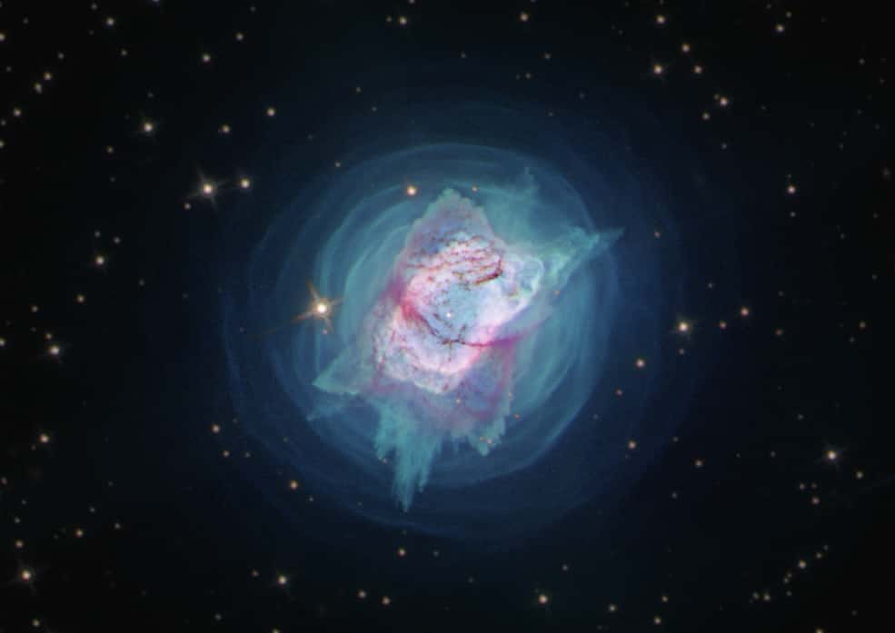 La nébuleuse NGC 7027, surnommée nébuleuse de l'Hémiptère par la Nasa, et récemment capturée en infrarouge proche par le télescope spatial Hubble. © Nasa, ESA, J. Kastner (RIT)