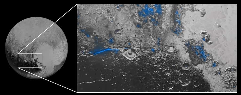 Les taches bleues indiquent les régions où la signature de la glace d’eau a été identifiée par les instruments MVIC et Leisa (inclus dans Ralph). La longue trace à gauche, dans la fosse de Virgile, apparaît très rouge sur les images en couleurs de Pluton publiées fin septembre. © Nasa, JHUAPL, SwRI