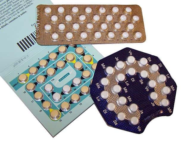 Autorisée depuis 1967 en France, la pilule contraceptive est utilisée par la majorité des femmes. Mais avec la polémique sur les pilules de 3<sup>e</sup> et 4<sup>e</sup> générations, elle est de moins en moins utilisée, au profit d’autres méthodes de contraception. © Ceridwen, Wikipédia, cc by sa 2.0