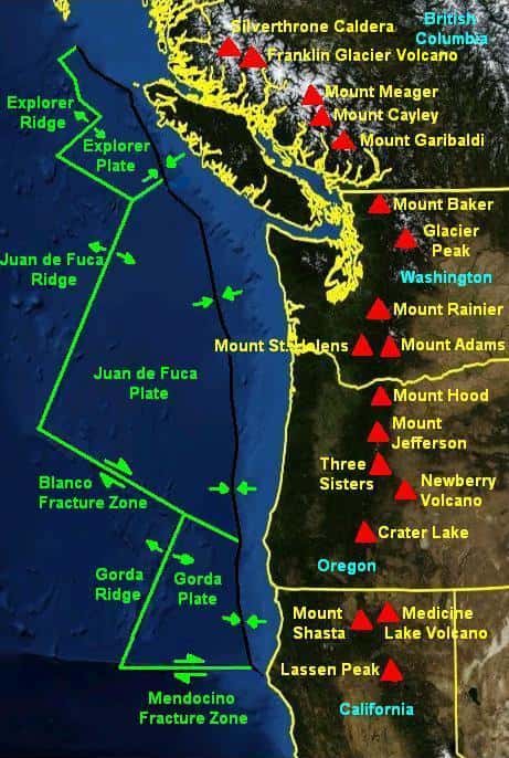 L'arc des Cascades sur la côte ouest américaine. Chaque volcan est symbolisé par un triangle. © Nasa, Black Tusk, Wikimedia Commons, domaine public