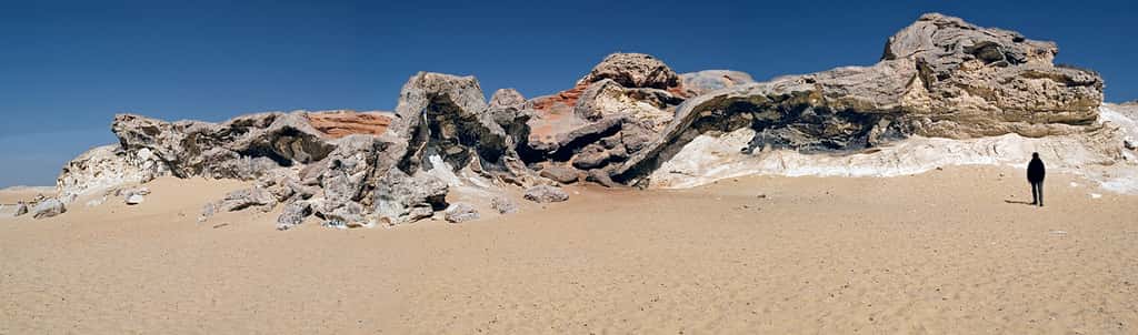 Crystal Mountain dans le désert blanc. © nomo/michael Hoefner, <em>Wikimedia Commons</em>, CC by-sa 2.5 