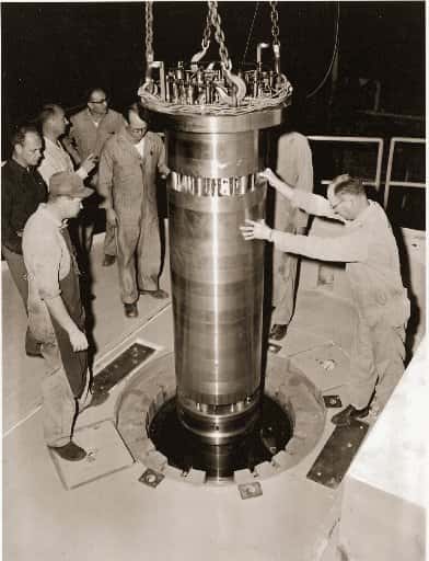 Installation de la cuve du premier réacteur EBR-1 aux États-Unis, au début des années 1950. © <em>Federal Government of the United States, Wikimedia Commons</em>, domaine public