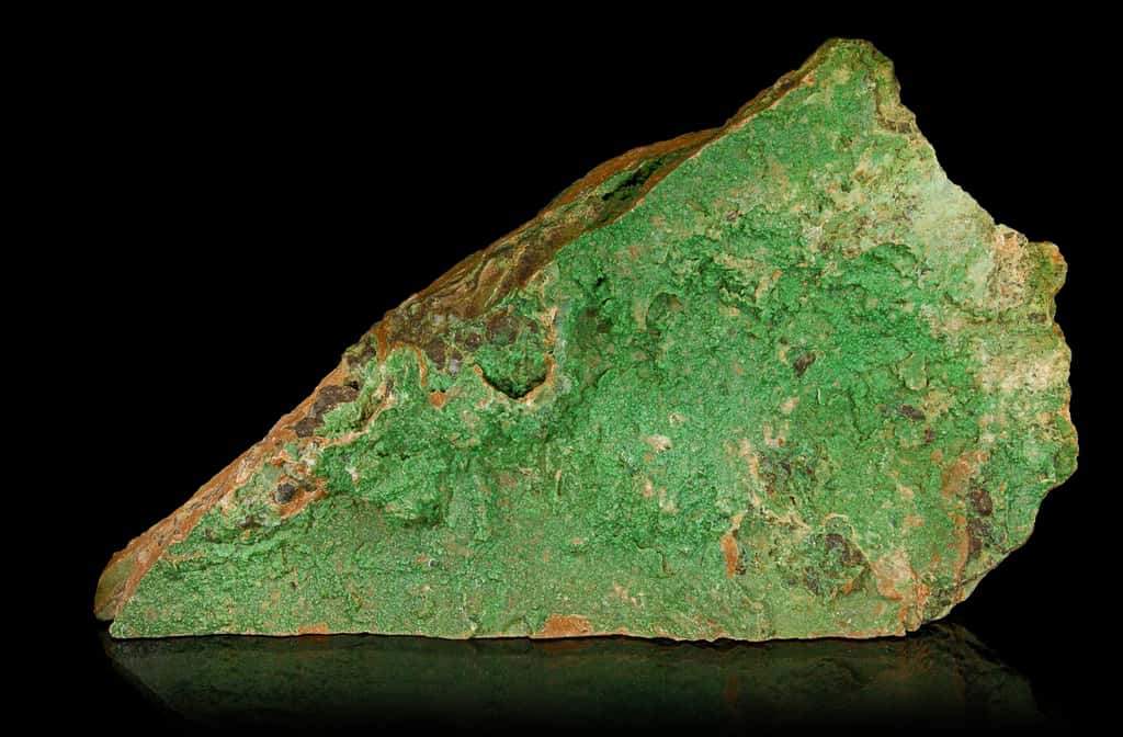 La garniérite est le minerai comprenant la plus grande quantité de nickel. © Didier Descouens, <em>Wikimedia Commons</em>, CC by-sa 4.0