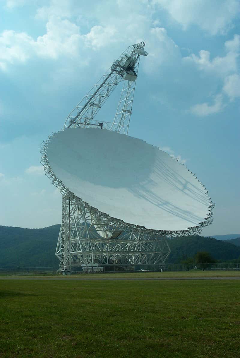 Le radiotélescope de <em>Green Bank</em> est utilisé notamment par le programme Seti pour la recherche de potentiels signaux extraterrestres. © Cyberbaud, Wikimedia Commons, CC by-sa 3.0 