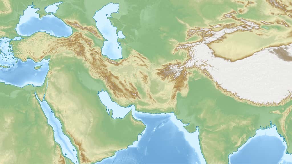 Le plateau iranien (ici au centre de la carte) est une région de haute altitude qui recouvre les actuels territoires d'Iran, du sud-est de l'Irak et du nord-est de l'Arabie saoudite. © Joe Roe, <em>Wikimedia Commons</em>, CC by-sa 4.0 