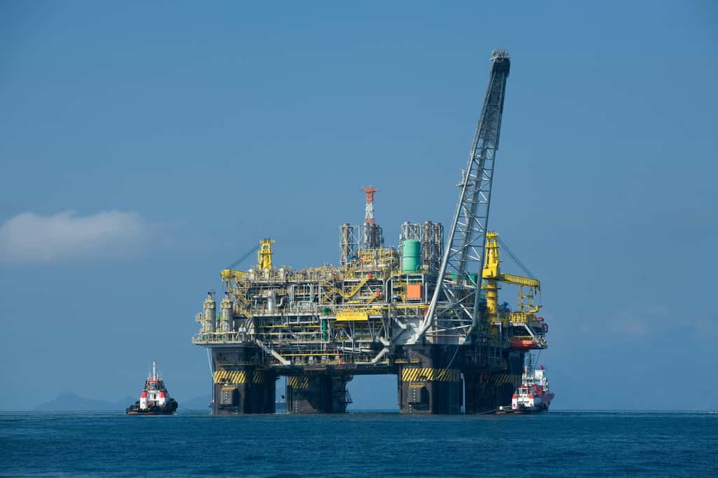 Plateforme pétrolière au large des côtes brésiliennes. © Divulgação Petrobras - ABr, Wikimedia Commons, CC By 3.0 BR 