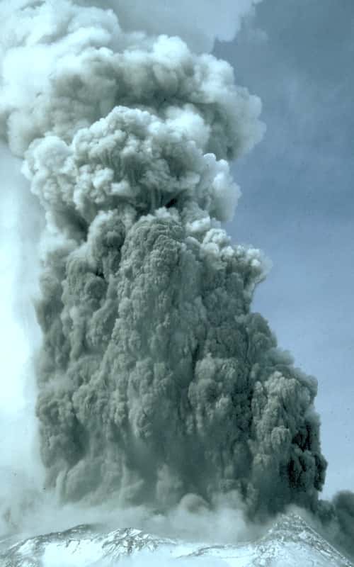 L'éruption phréatomagmatique du mont Saint Helens en 1980 est le cas typique de ce qui se passe lors de la rencontre entre le magma et une nappe phréatique. © D.A. Swanson, <em>United States Geological Survey</em>, Wikimedia Commons, domaine public
