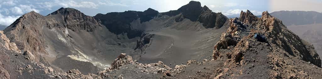 Le cratère du volcan Fogo. © Kogo, Wikimedia Commons, GNU, <em>Free Documentation License</em>