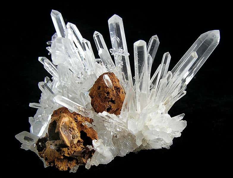 Exemplaire de quartz des Alpes trouvé dans la célèbre mine de La Gardette, France. © Rob Lavinsky, iRocks.com, Wikimedia Commons, CC by-sa 3.0