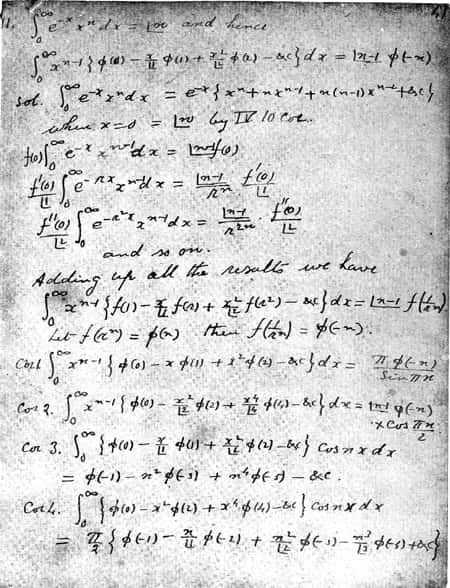 Exemple d'une page d'un carnet dans lequel Ramanujan consignait ses formules et théorèmes. © Srinavasa Ramanujan, Wikimedia Commons, domaine public