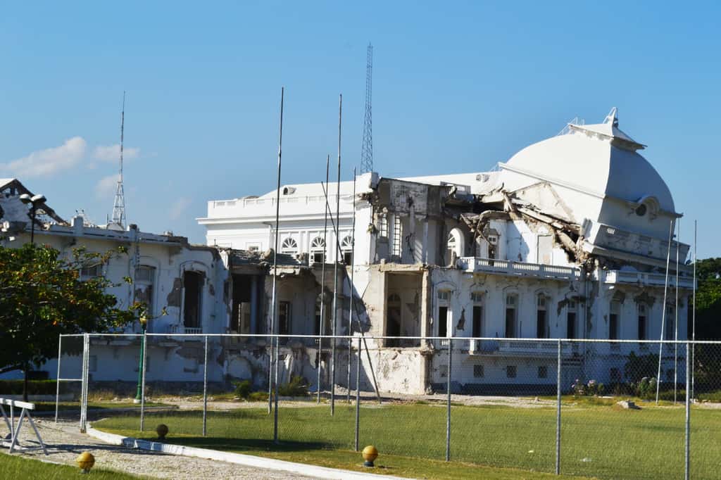 Le bilan humain causé par le séisme de Haiti en 2010 (magnitude 7,3) avait été catastrophique en raison d'une politique inexistante de prévention du risque sismique. © Trocaire from Ireland, <em>Wikimedia Commons</em>, CC by 2.0 