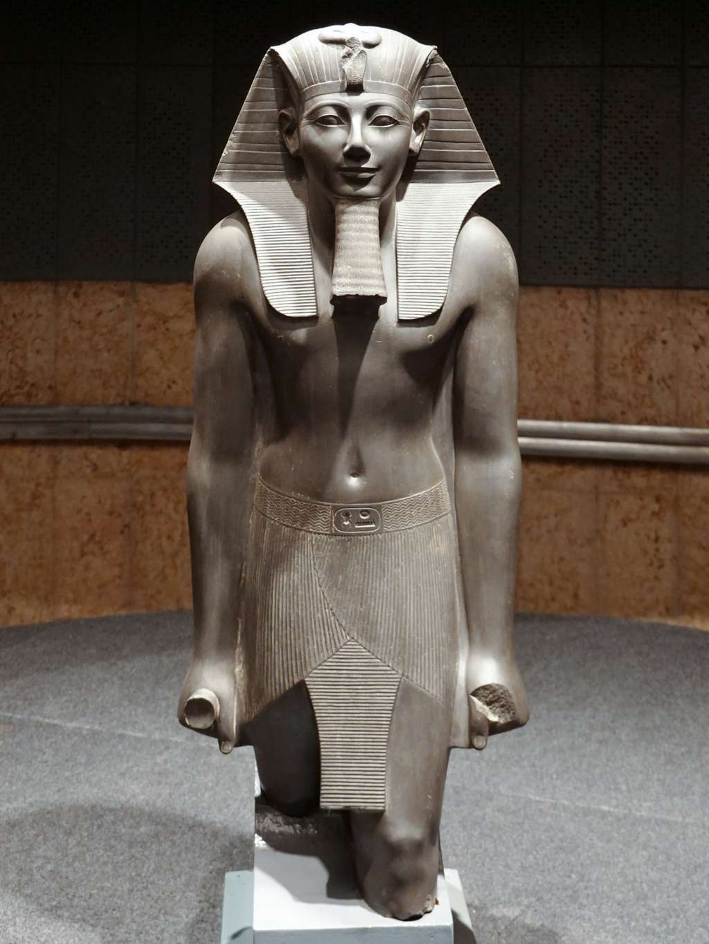 Statue du pharaon Thoutmôsis III. © Olaf Tausch, <em>Wikimedia Commons</em>, CC BY 3.0