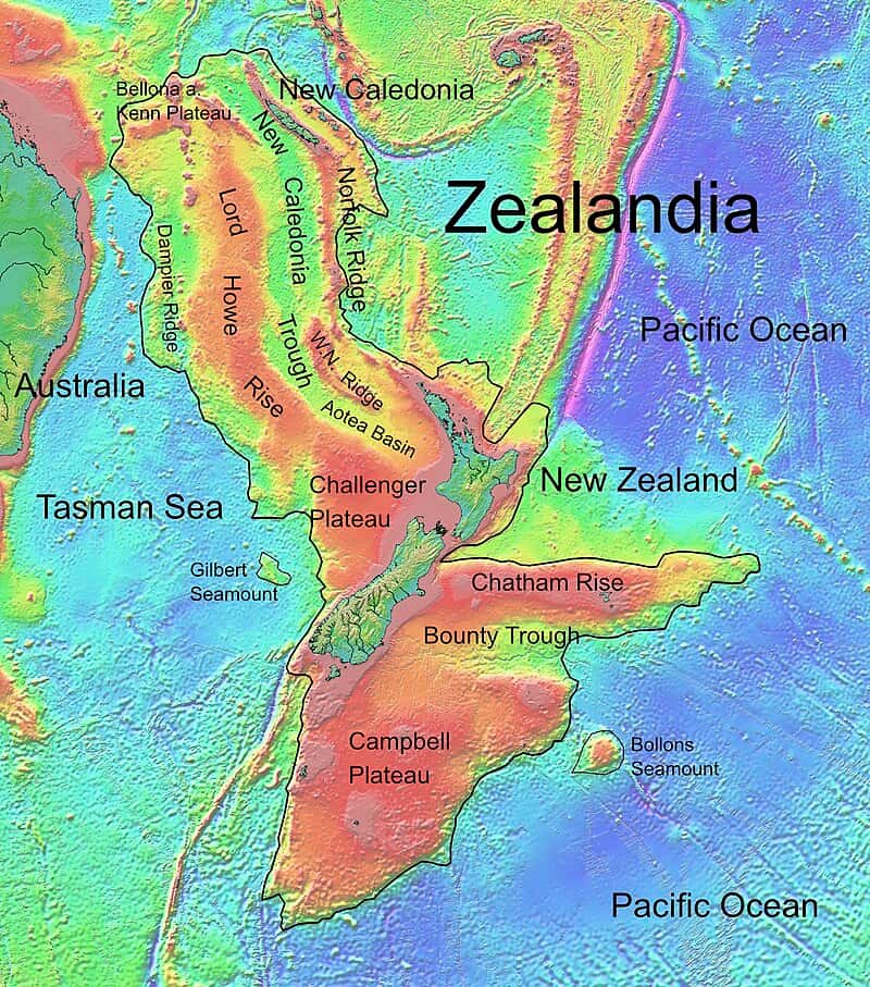 Le continent immergé de Zealandia et ses quelques parties émergées : la Nouvelle-Calédonie (au nord) et la Nouvelle-Zélande. © Ulrich Lange, Bochum, Germany, <em>Wikimedia Commons</em>, CC0
