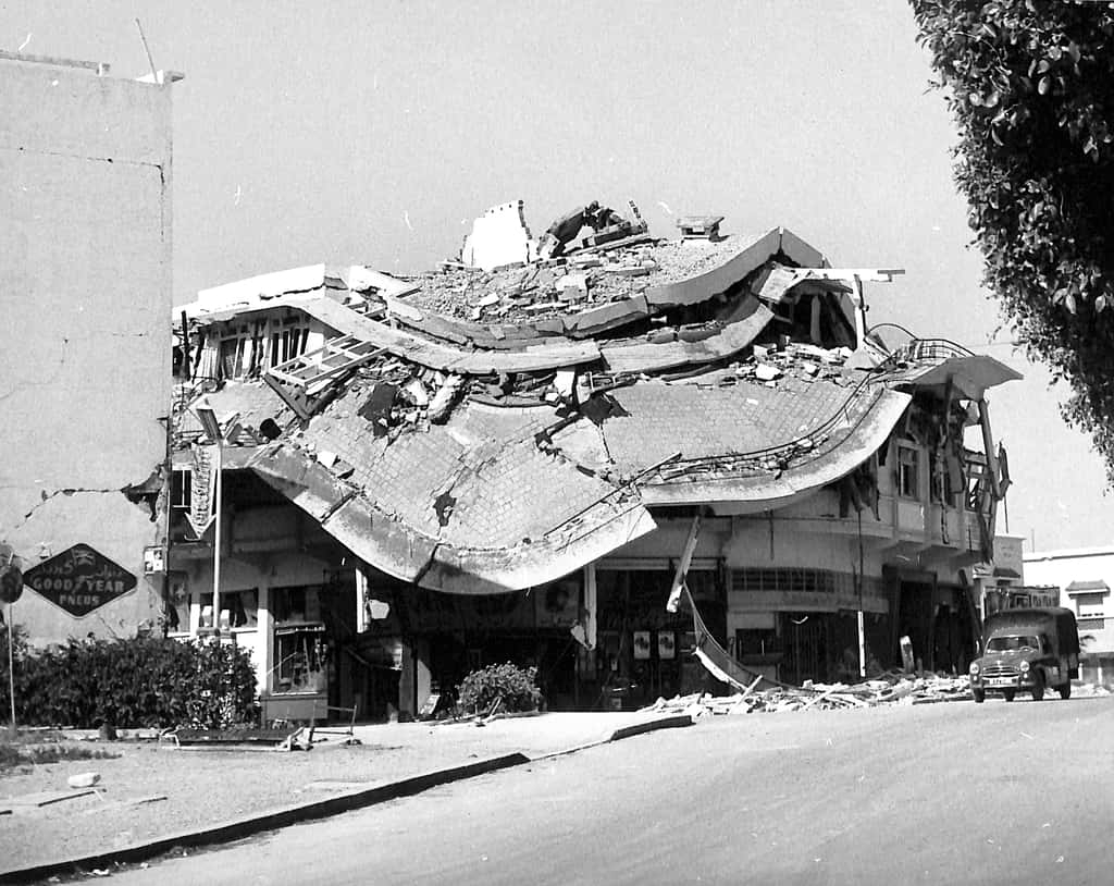 Destructions liées au séisme d'Agadir en 1960. © <em>American Red Cross, Boston Metropolitan Chapter</em>, <em>Wikimedia Commons</em>, domaine public