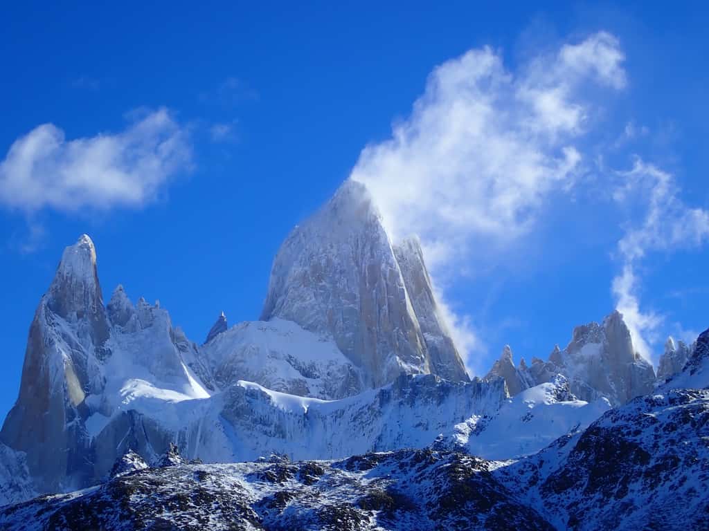 La « Montagne qui Fume » qui culmine à 3.405 mètres d’altitude fait partie du batholite formant la chaine sud-patagonienne © Christoph Mayr, imaggeo.egu.eu