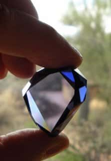 Réplique en zircon de ce que devait être le Bleu de France. © Richard W. Wise, <em>Wikimedia Commons</em>, CC by 3.0 