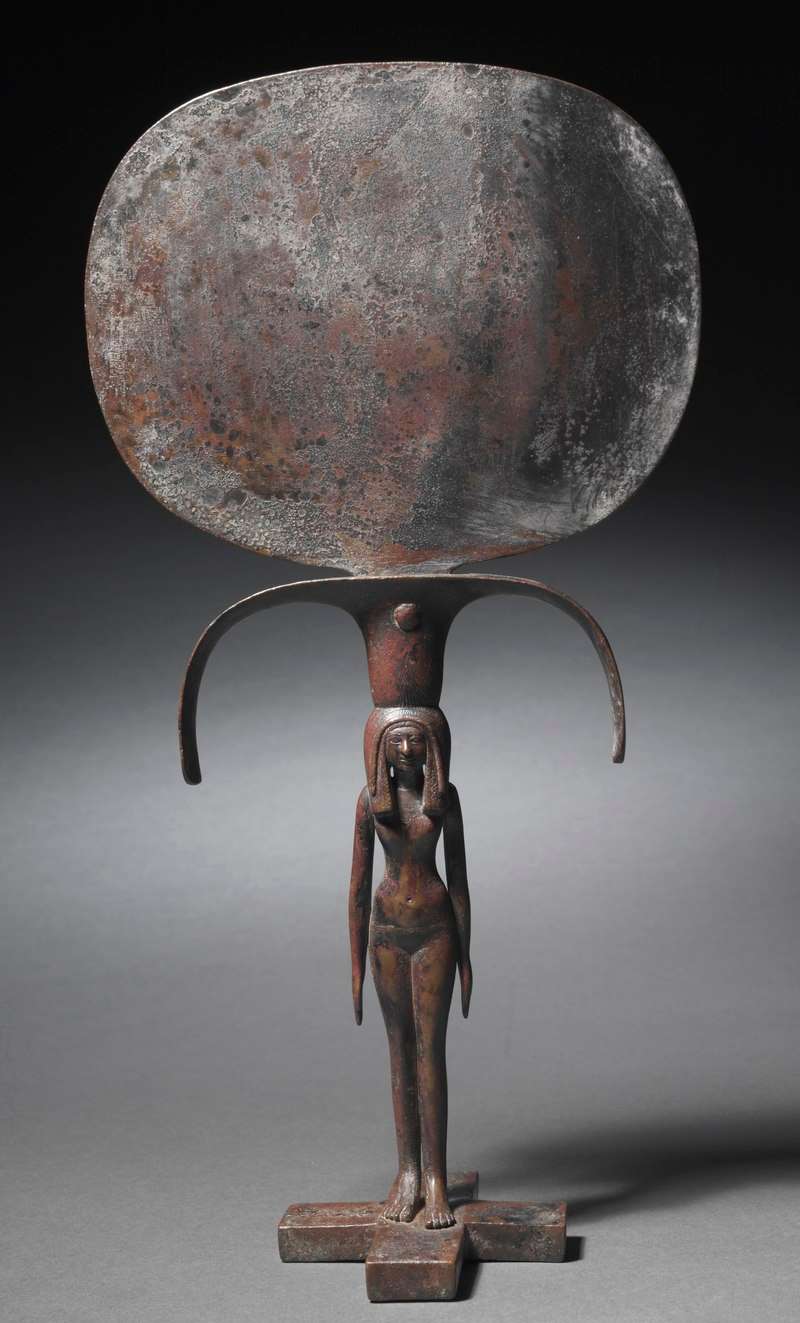 Miroir en bronze porté par une figurine, objet datant de la XVIII<sup>e</sup> dynastie d'Égypte (-1540 à -1296). © Cleveland Museum of Art, Wikimedia Commons, CC0