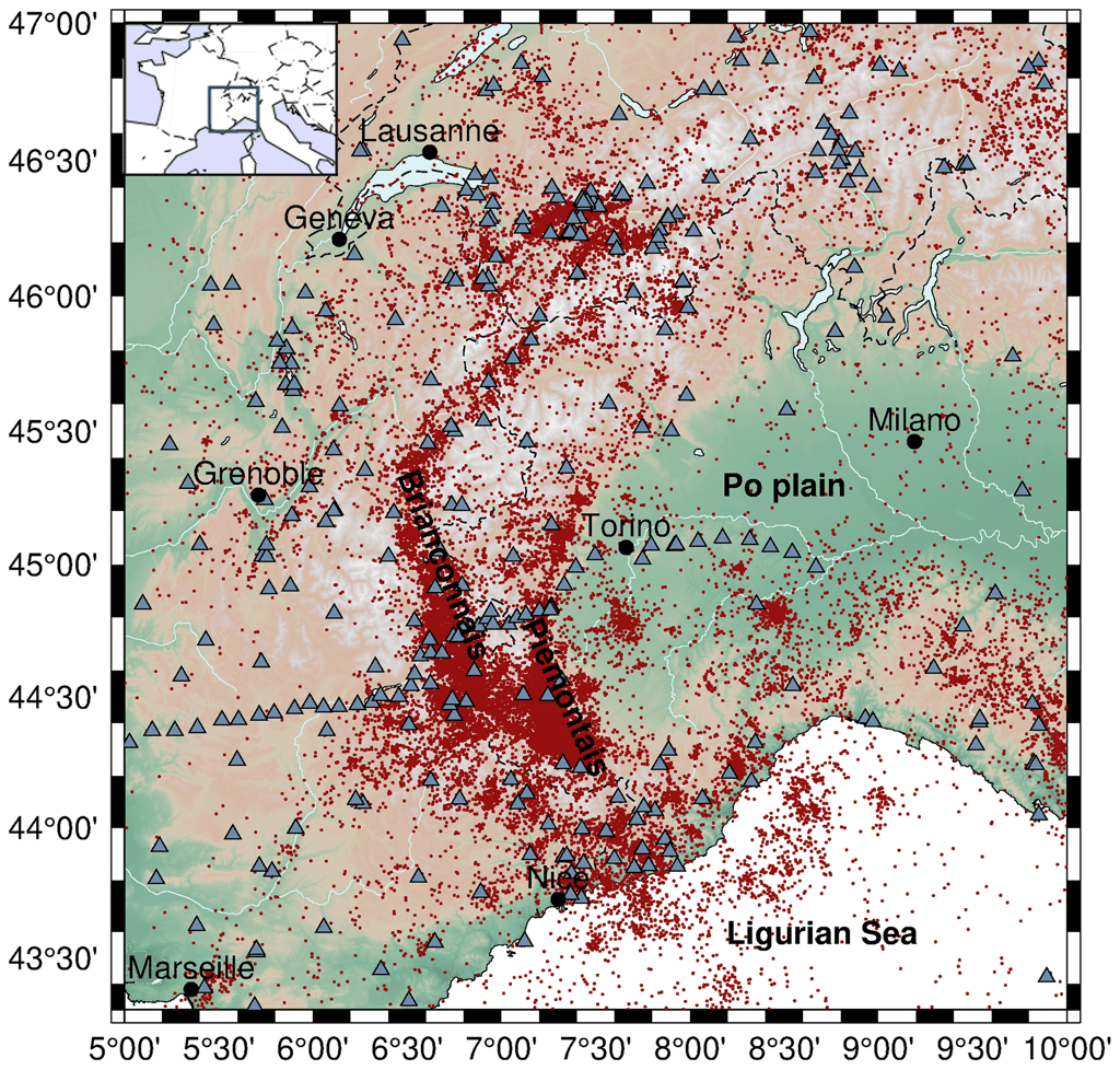 Carte de la sismicité des Alpes occidentales, illustrant la localisation des arcs sismiques briançonnais et piémontais. © Mathey et <em>al.,</em> 2021, <em>Solid Earth</em>, CC by-sa 4.0