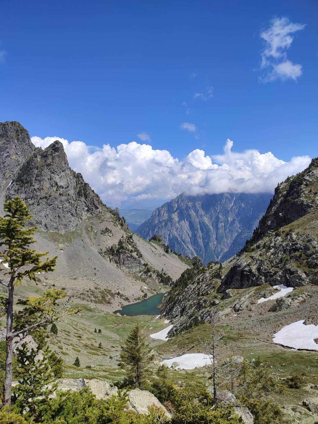 Les magnifiques paysages de Chamrousse cachent une longue histoire tectonique ! © Angélique Carrara, Dorothée Adams, Emilie Janots