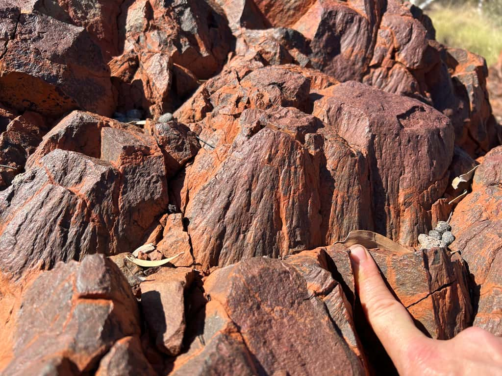 Certaines roches de l'East Pilbara Terrane laissent penser qu'un violent impact s'est produit il y a 3,47 milliards d'années. © Curtin University