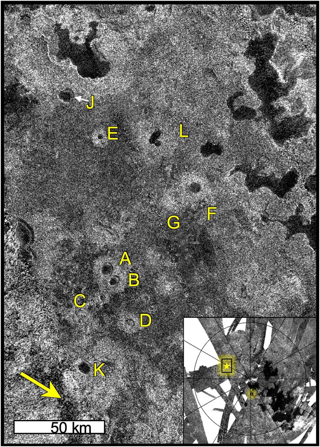 Image de la surface de Titan prise par Cassini présentant de nombreux cratères remparts. © Brouwer et al. 2024, <em>Journal of Geophysical Research: Planet</em>