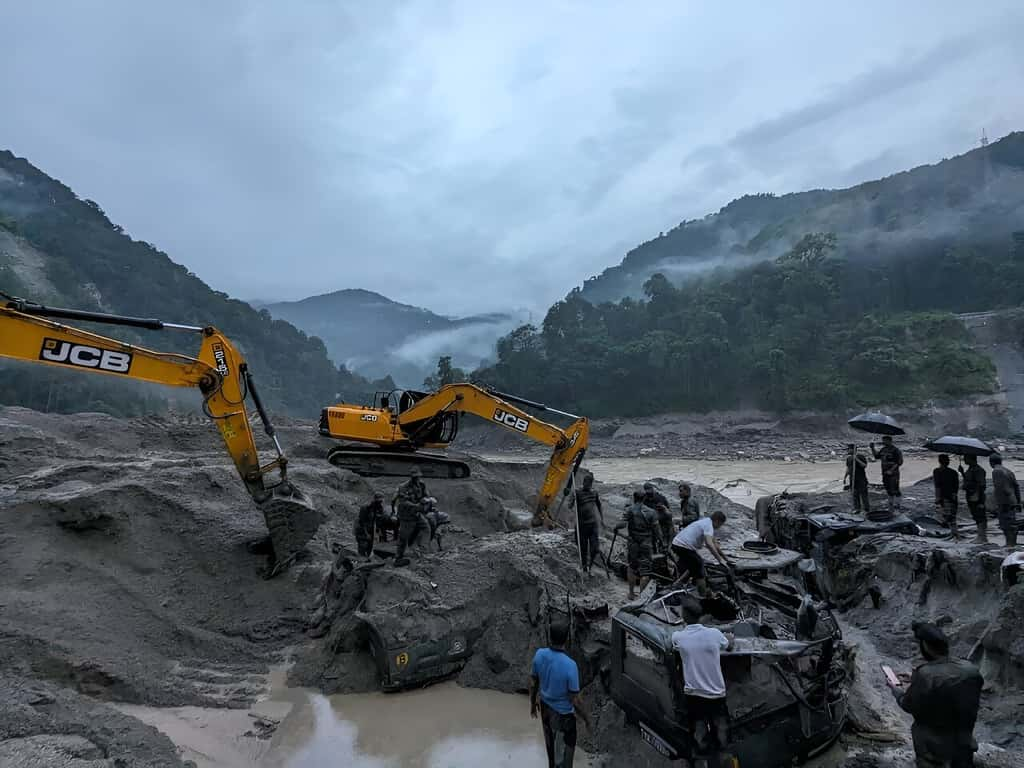 Le débordement d'un lac glaciaire en Inde, dans l'Himalaya, a causé d'importantes destructions et de très nombreux disparus. © Ministère indien de la Défense 