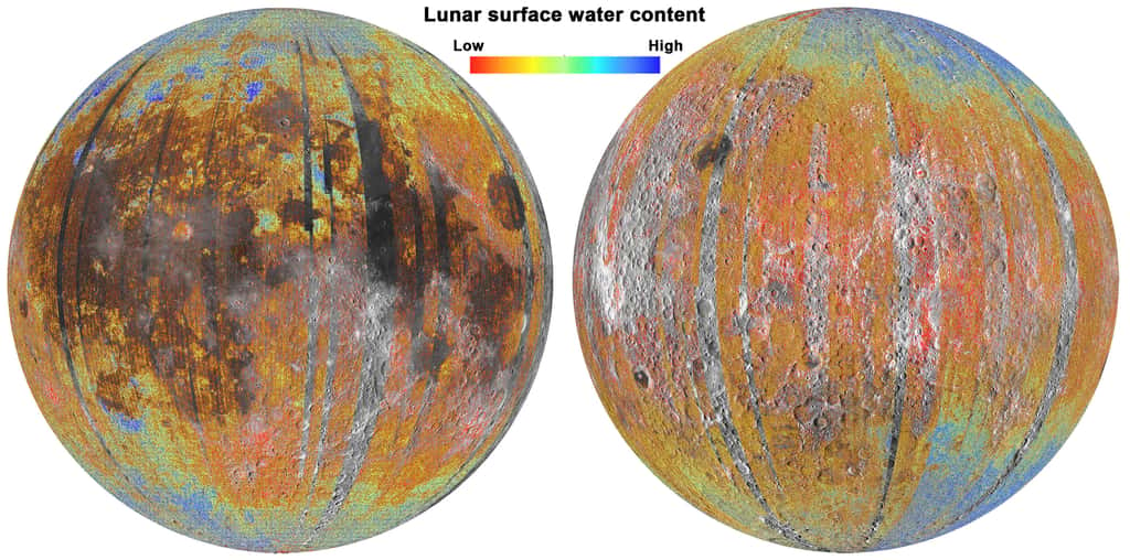 Variations des quantités d'eau à la surface de la Lune. La distribution est plutôt homogène pour les moyennes latitudes. © Li, et al., 2023, <em>Nature Astronomy</em>