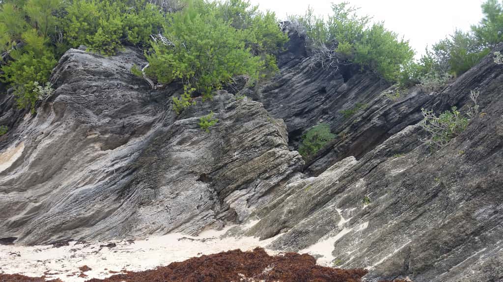 Cet ensemble de roches sédimentaires est une éolianite, c'est-à-dire des dunes de sables fossilisées. © Pi3.124, <em>Wikimedia Commons</em>, CC by-sa 4.0 