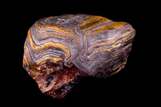 Formation ferrifère rubanée ou fer rubané métamorphisé datant de 2,7 milliards d'années. © Linda Welzenbach-Fries, <em>Rice University</em>