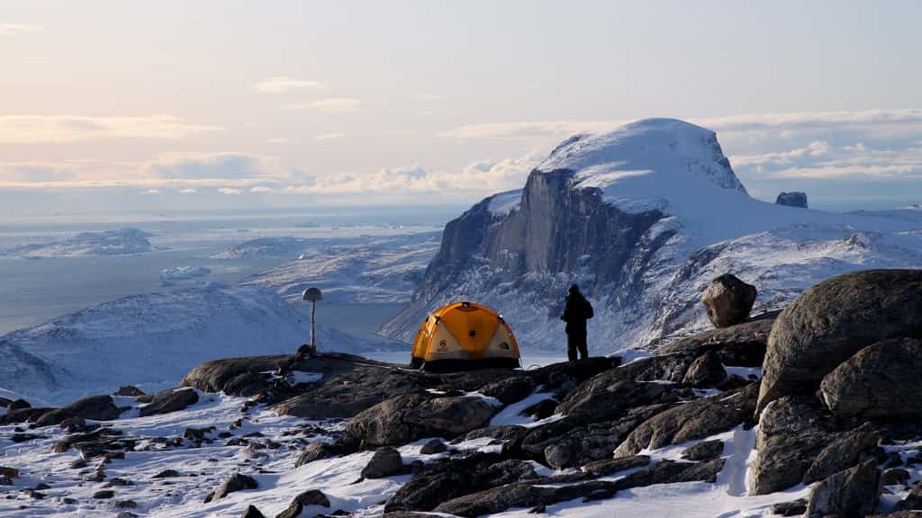 Une station GPS mesure le soulèvement actuel du Groenland. © DTU Space