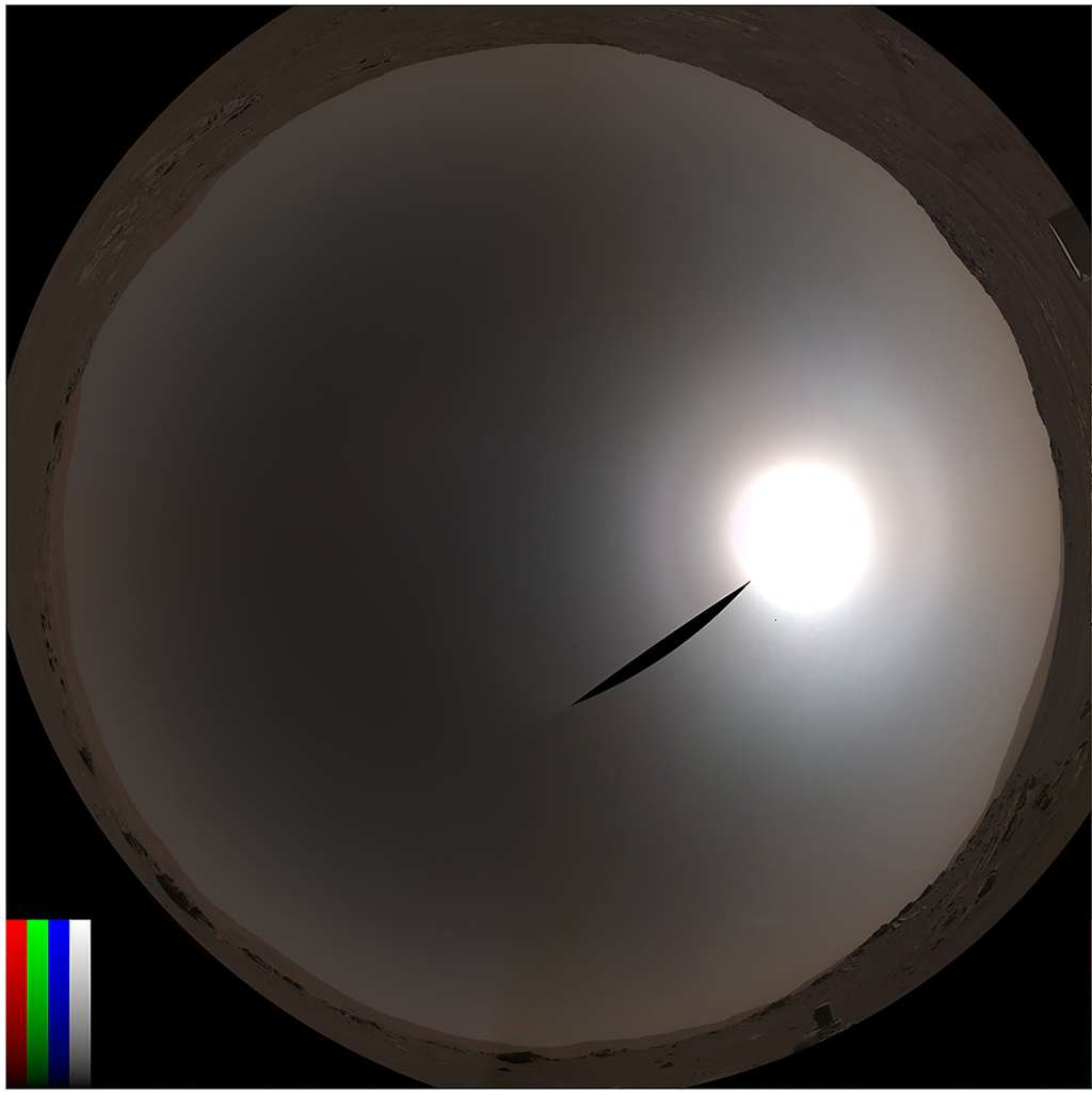 Le Soleil et son halo de 22° photographié par Perseverance le 15 décembre 2021. © Lemmon et al. 2022,<em> Geophysical Research Letters</em>