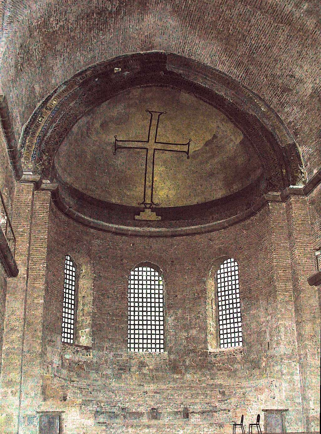 Église Sainte-Irène, à Istanbul. La décoration ne comporte qu'une simple croix. Il s'agit d'un exemple typique d'art iconoclaste. © Nina Aldin Thune, <em>Wikimedia Commons</em>, CC by-sa 3.0 Deed