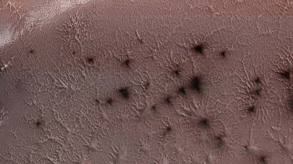 Zoom sur un terrain aranéiforme par la sonde de la Nasa Mars Reconnaissance Orbiter en 2018. © Nasa, JPL-Caltech, <em>University of Arizona</em>