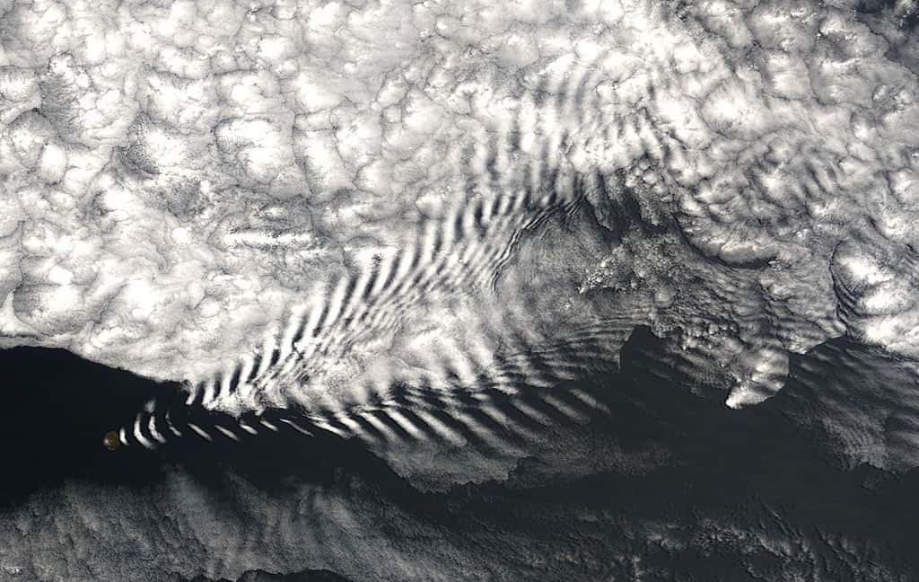Motifs nuageux formés par des ondes de gravité. © Nasa, <em>Wikimedia Commons</em>, domaine public