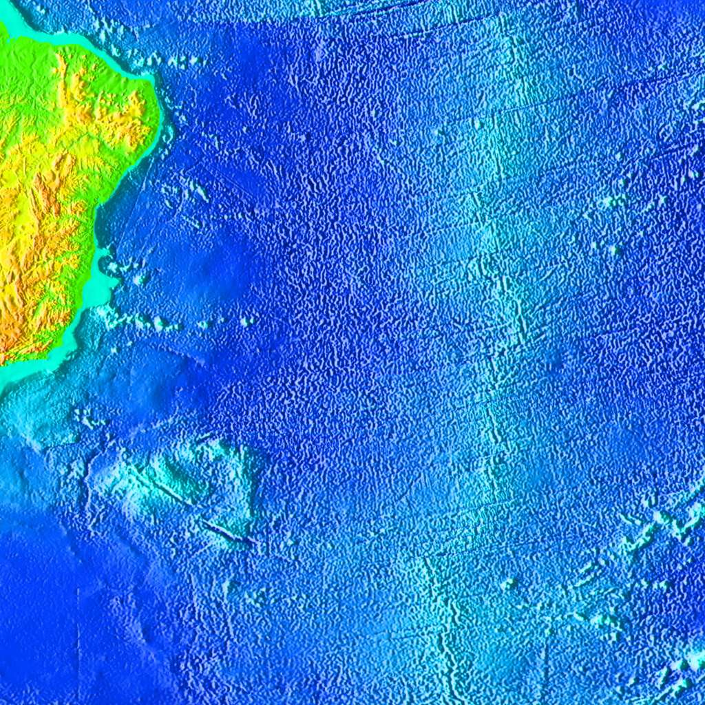 Bathymétrie du plancher océanique dans l’océan sud Atlantique. La dorsale est visible (linéation nord-sud) et intensément découpée par les failles transformantes (linéations est-ouest) qui se propagent dans la croûte océanique sur des milliers de kilomètres. © Etopo2, NOAA