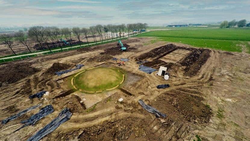 Site archéologique où les restes d'un tumulus ont été retrouvés (reconstruction artistique). © Gemeente Tiel