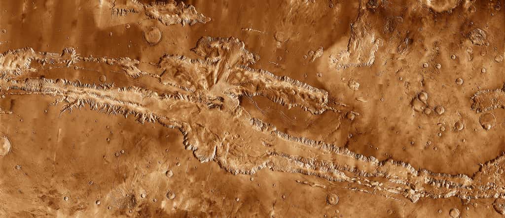 Détail de <em>Valles Marineris.</em> © Nasa, JPL-Caltech, <em>Arizona State University</em>, <em>Wikimedia Commons</em>, domaine public