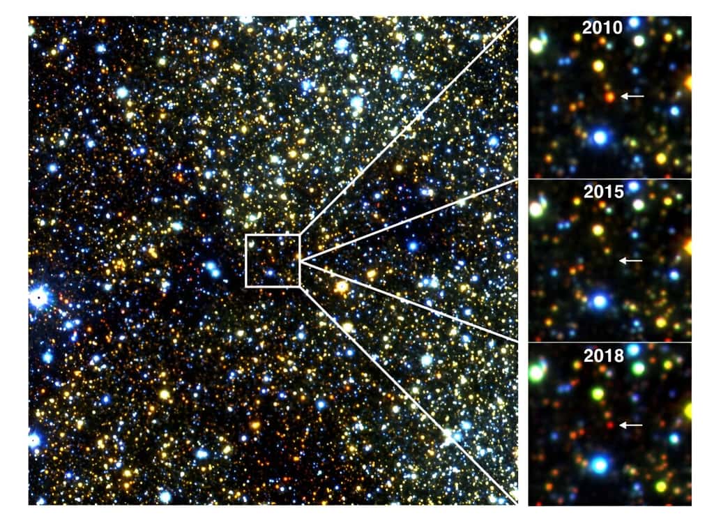 La flèche blanche pointe une « vieille fumeuse » située dans le centre de la Galaxie, à 30 000 années lumières de nous. Visible en 2010, elle s'est éclipsée en 2015 avant de réapparaitre en 2018 © Lucas <em>et al.</em> 2024