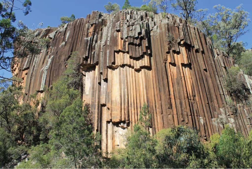 Les orgues volcaniques de Sawn Rock dans le <em>Mount Kaputar National Park</em>. Ce volcan fait partie de la chaîne issue d'un volcanisme de point chaud dans l'est de l'Australie. © Dr. Tracey Crossingham